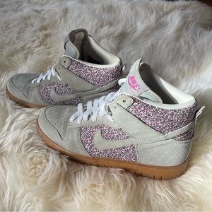 NIKE WMNS Dunk High Size 8 318714-601
